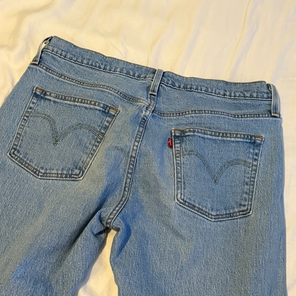 VINTAGE Levi's womens Straight Jeans in Light Blue - Picture 6 of 7